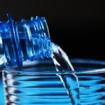 acqua bottiglia plastica