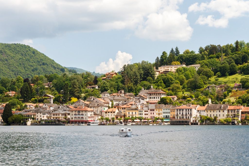 lago d'orta panorama