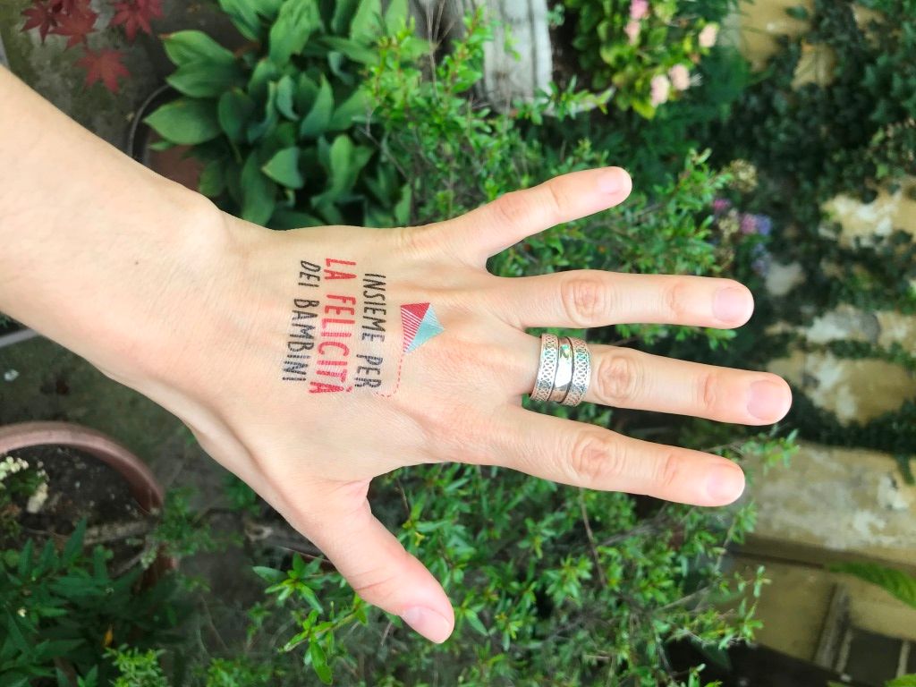 Un tattoo solidale per la felicità dei bambini - Il Torinese